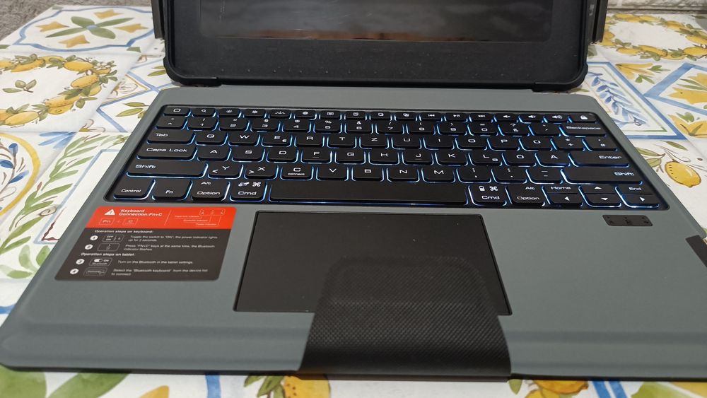 Husa cu tastatura pentru iPad Air de 13 Inch Nillkin ,iluminat,reglab