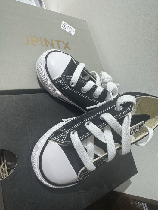 НОВИ детски кецове Converse 23 номер