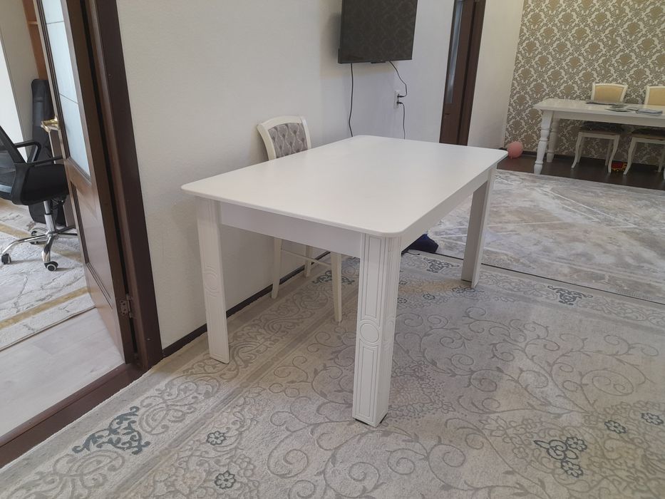 Продаётся  стол гостиной