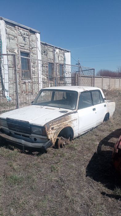 Продам ваз 2105.