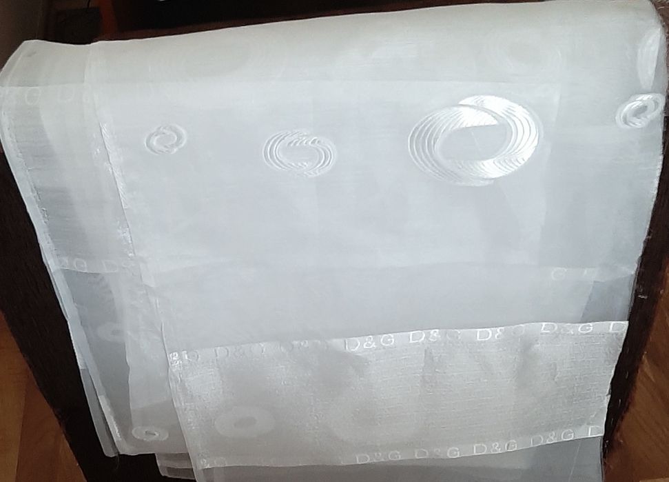 ново тюлено парче с подгъвв и нови  възглавнички 4брза15лв