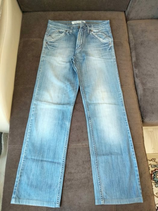 Продам джинсы 3000 тенге.