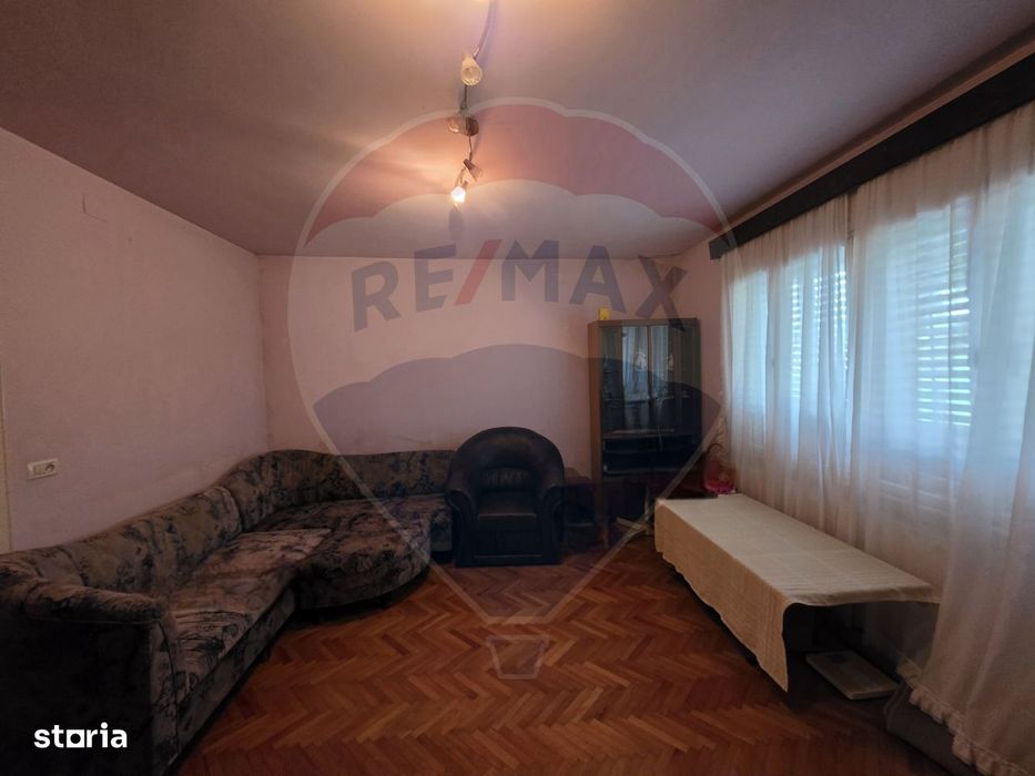 Casă solida 3 dormitoare si teren de 647 mp în zona Aradul Nou