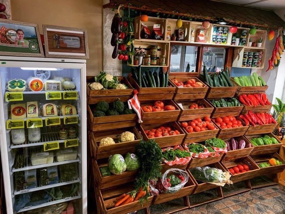 уникални стъпаловидни стелажи за плод и зеленчук