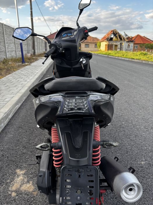 Vand schimb scuter benzina generic 4000 de lei neg