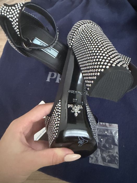 Обувки на ток Prada