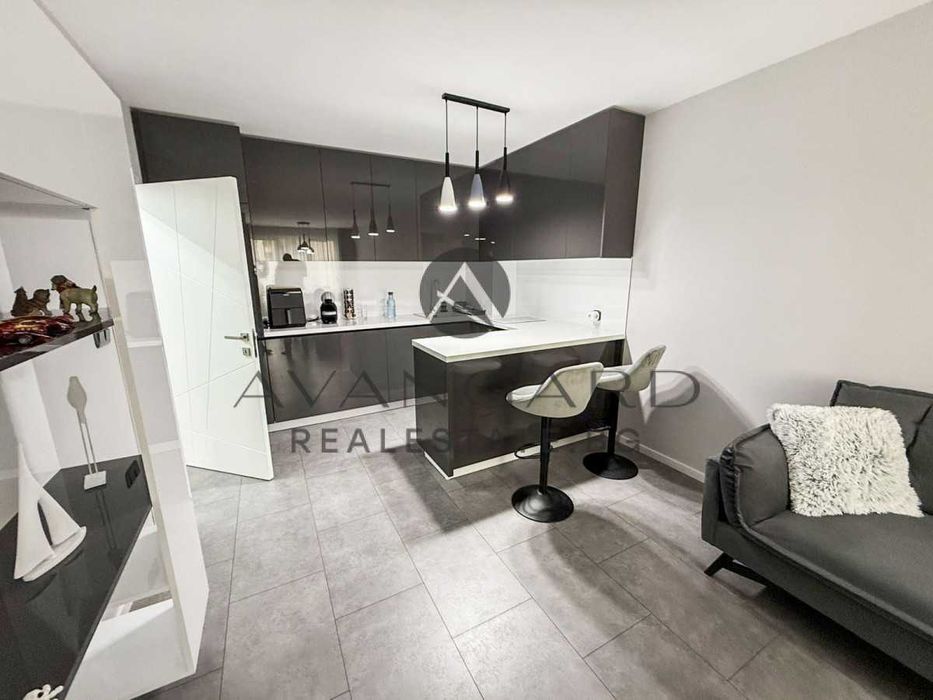Продава се Двустаен апартамент в Пловдив, Кършияка - 65 кв.м за 1295 €/кв.м - Снимка #1