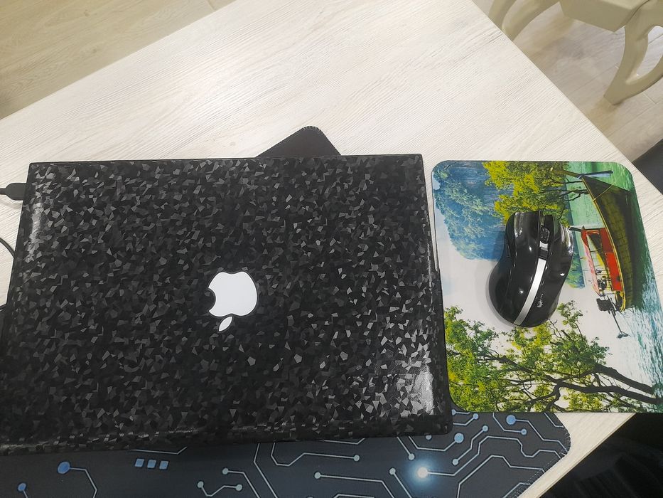 Nootbook sotiladi