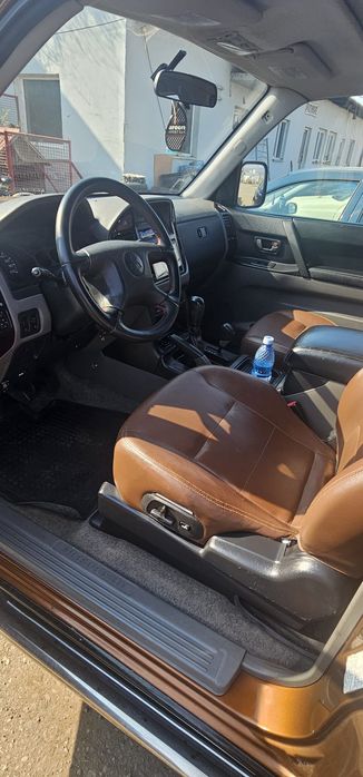 Vând Mitsubishi Pajero