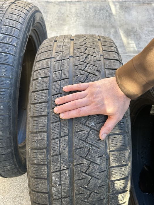 Продам комплект шин Triangle Размер: 235/50 R20