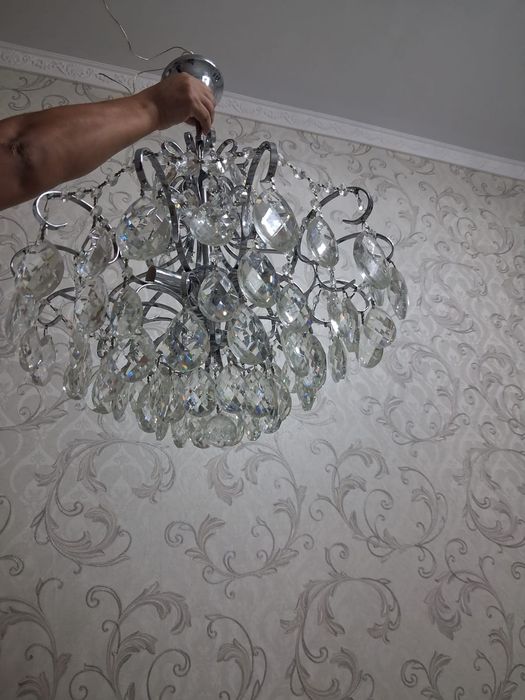 Люстра в хорошем состоянии