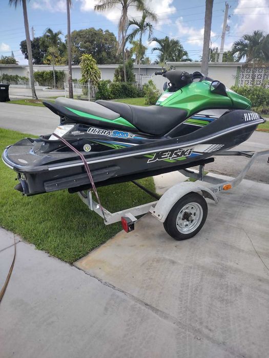 Джет Кавазаки 300 HP + Ямаха & 175 HP Меркурий двигател