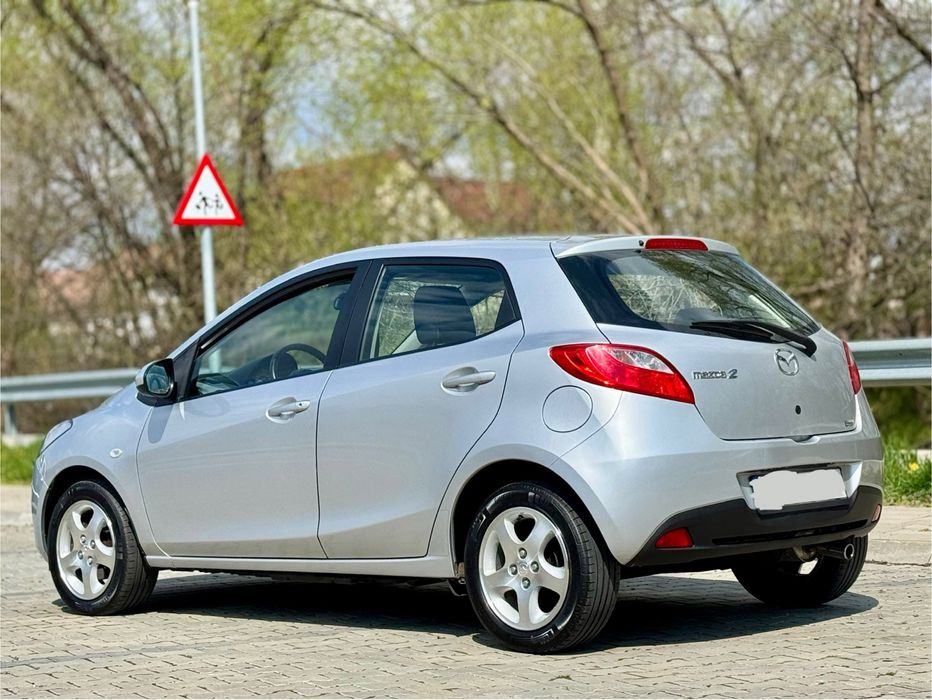 Mazda 2 - 1.4 benzina - 4 usi + Klima - Impecabila - Km putini