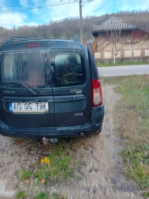 Vând Dacia Logan