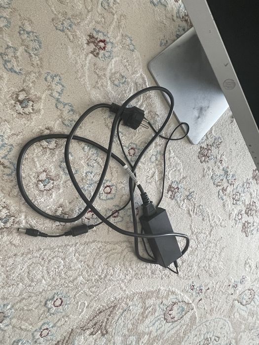 Монитор HP в отличном состояний