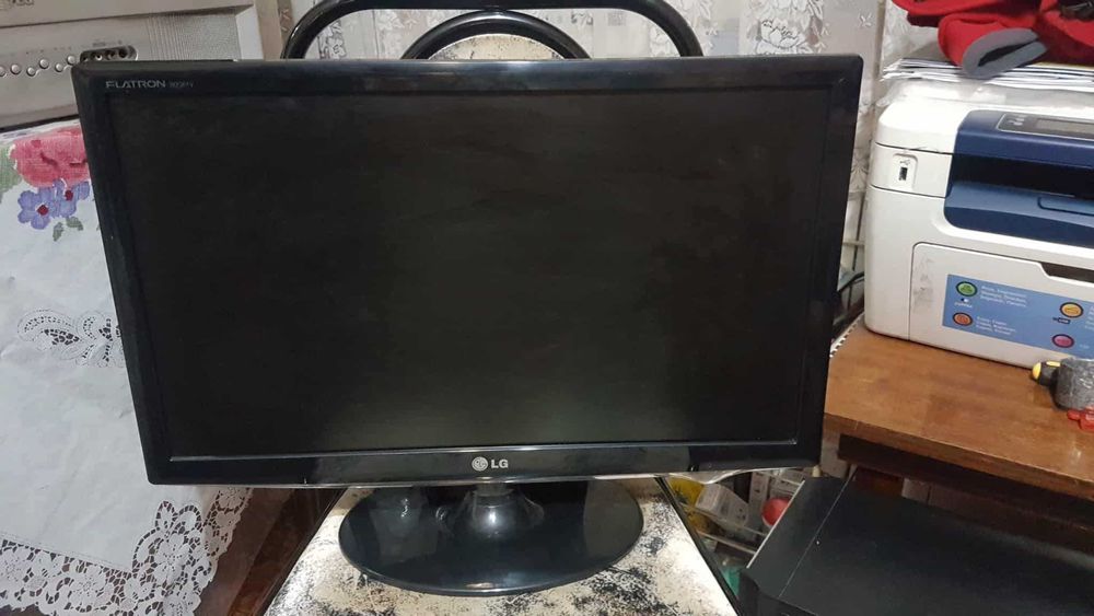 Продавам 3 броя 23" монитори: LG 2361V (2бр.) и Samsung 2343NW 1бр.