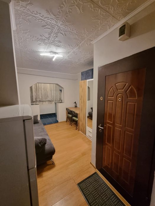 Vand garsoniera parter zona Liceul Emanuel