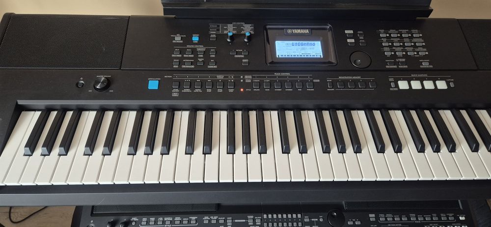 Yamaha psr ew 425