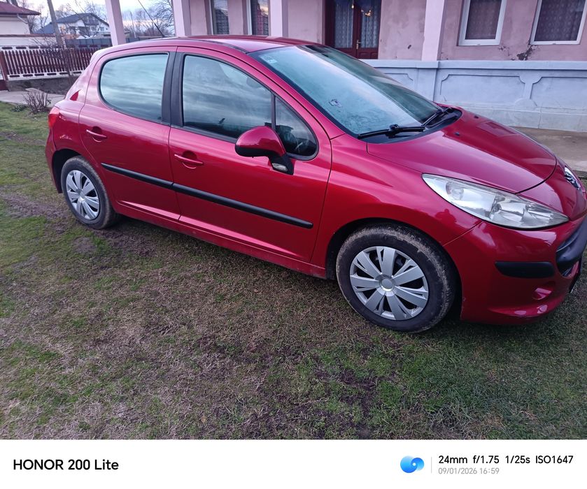Peugeot 207. 2000€uro  negociabil