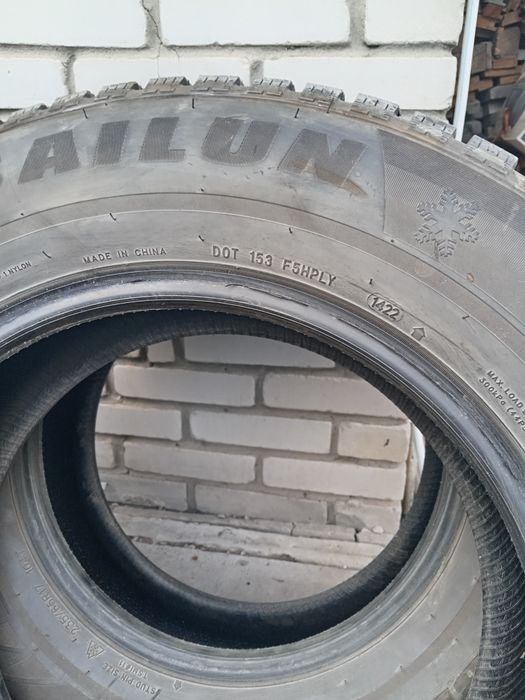 Продам зимнии б/у шины с шипами