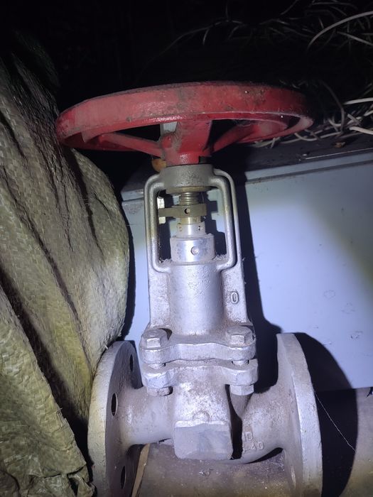 Продам Задвижки краны