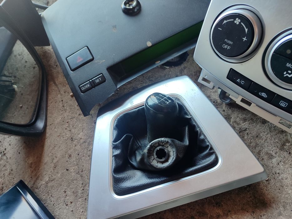 Фарове,стопове, теглич Мазда 5