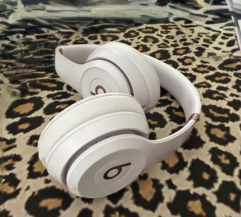 Vand casti Beats Studio 3 Wireless roz + husa + incarcator