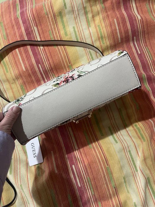 Дамска чанта guess