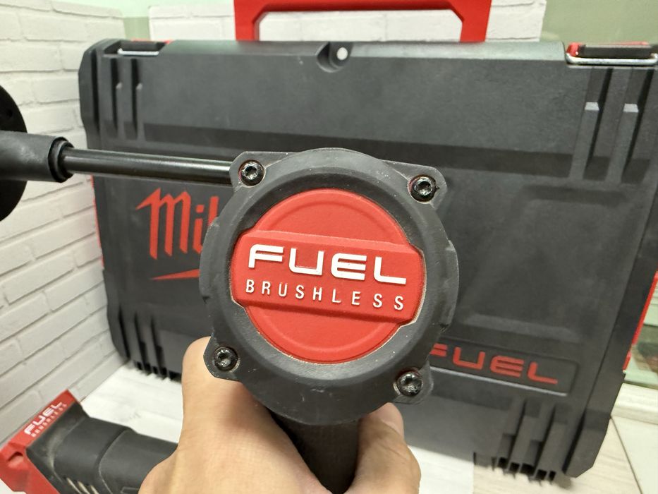 Шуруповерт+Болгарка Milwaukee оригинал!