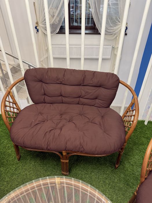 Журнальный столик и сиденья