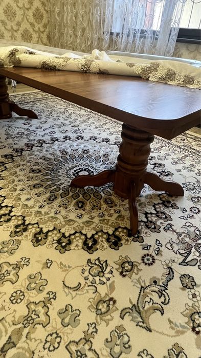 Стол для гостинной