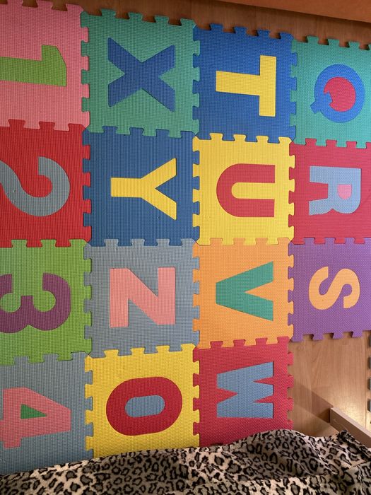 Пъзел килим за игра с букви и цифри