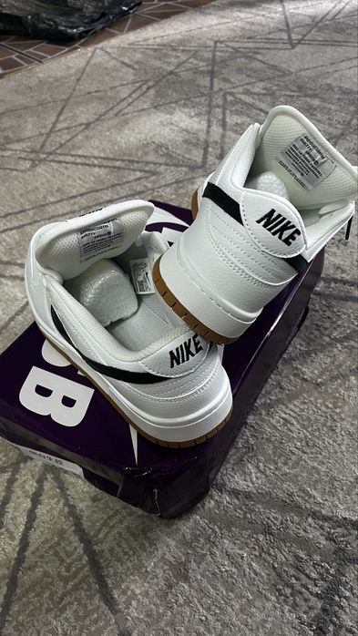Продам NIKE новые