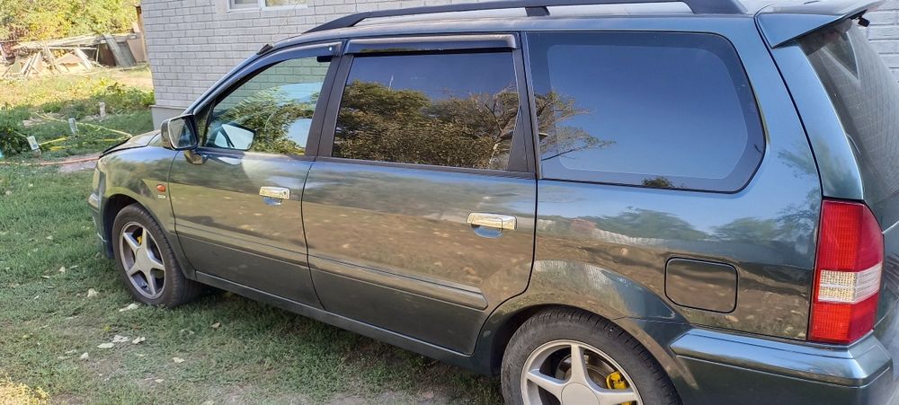 Mitsubishi space wagon