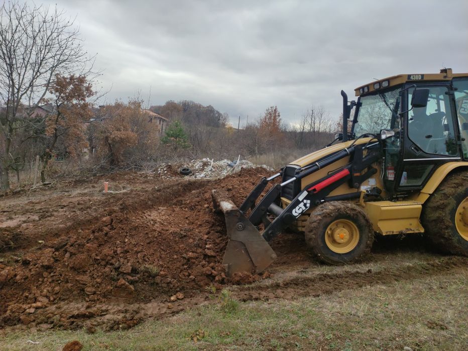 Услуги с трактор , багер и самосвал.