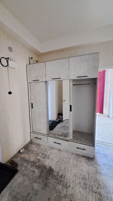 Kvartira sotiladi 2 xonali yangi remont li