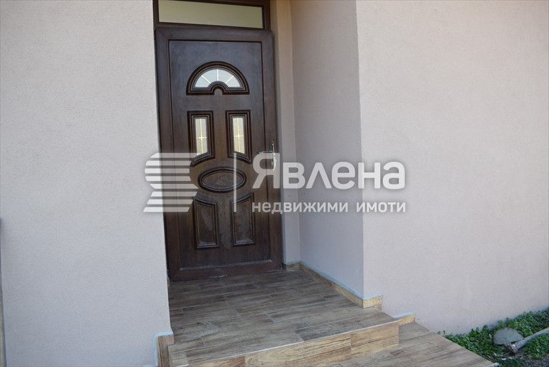 Агенция Явлена продава готова, едноетажна къща с п
