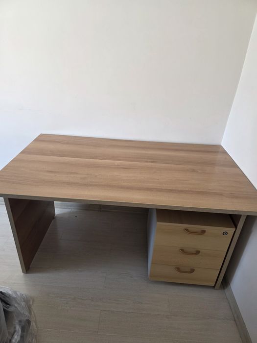 Vand birou +rollbox( organizator cu sertare)
