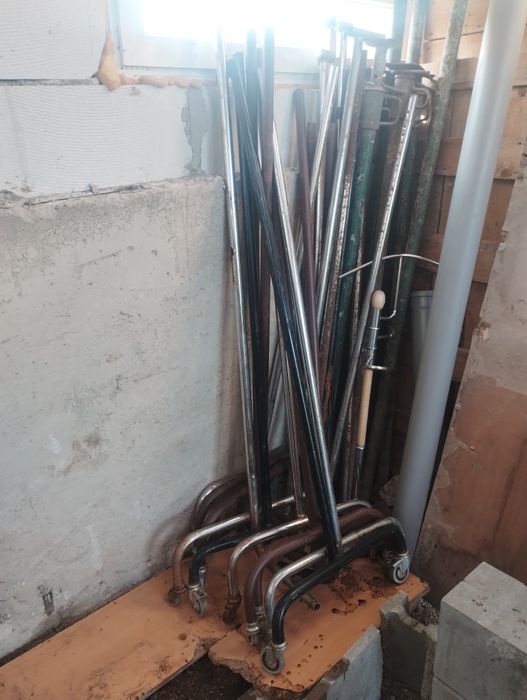 Suporți haine magazin