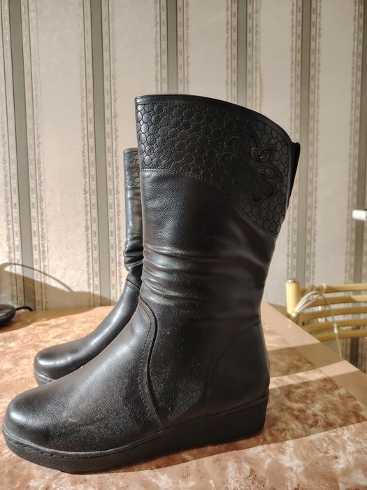 Продажа зимних женских сапог