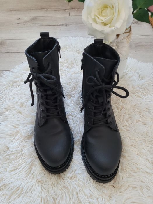 Черни боти естествена кожа MANIFELD, бежови ботуши челси,  черни кубин