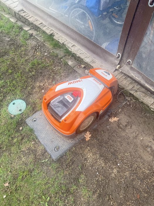 Robot tuns iarba iMOW