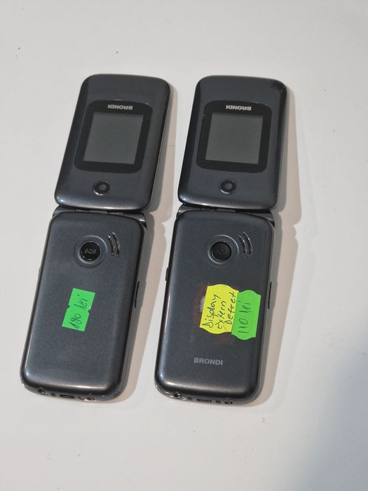 Telefon cu dublu display, special pentru Seniori.