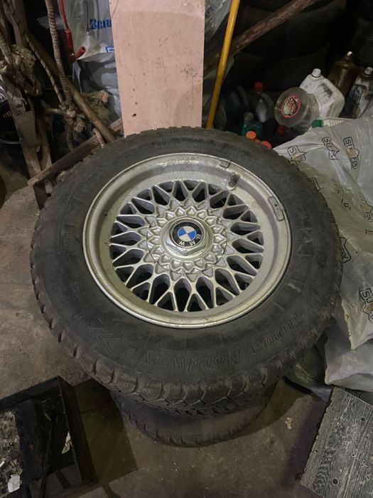 Диск с резиной на бмв