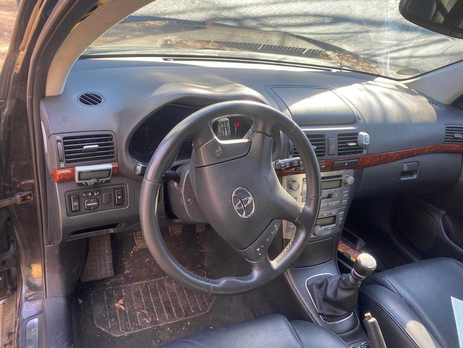 Toyota avensis 2.2 на части