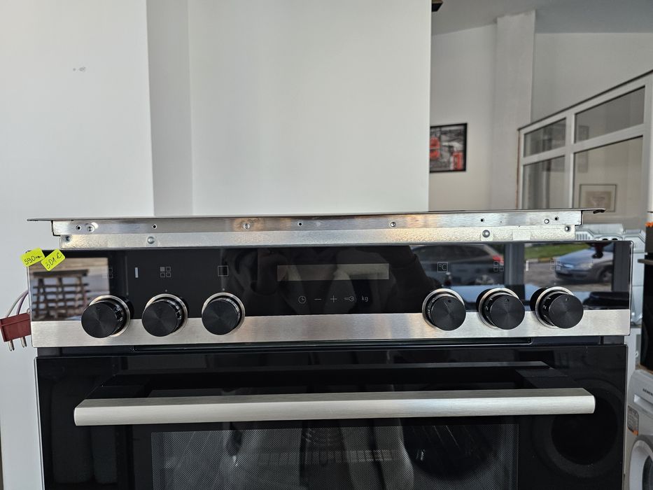 Фурна за вграждане с керамичен плот SIEMENS