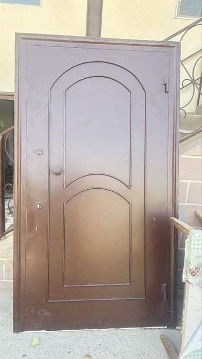 Двери железные б/у