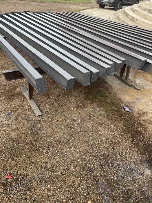 Vand o structura metalica 11,70 m latime din profile ipe 180 x 50 m (11ferme si 22 de stalpi si 600 ml de teava 60x40x2 )22stalpi la 4 m