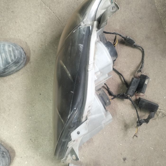 Тайота камри 40  фара