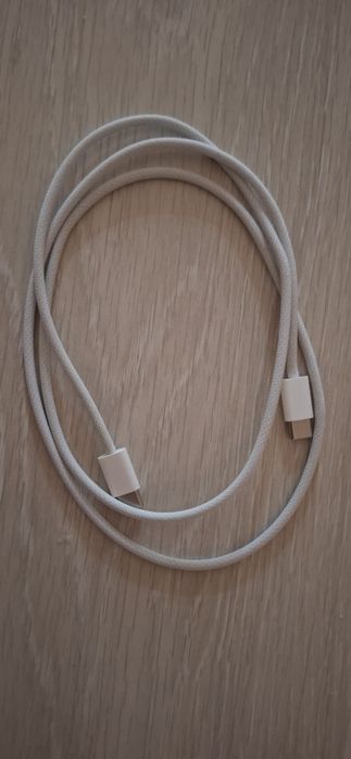 IPhone 16 телефон